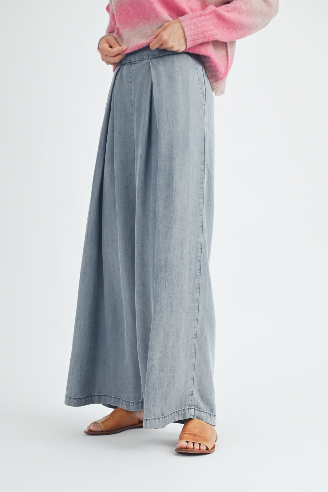 Esa Pleated Palazzo Pants