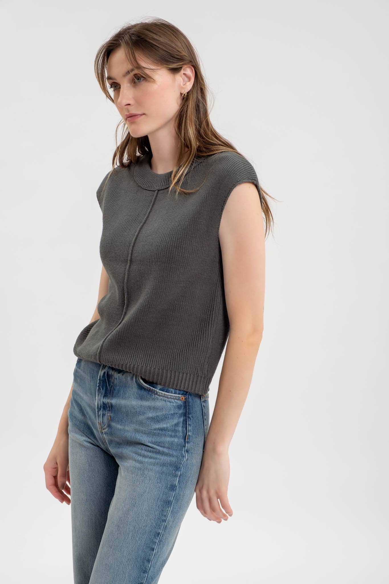 Blu Pepper - SLEEVELESS CREWNECK SWEATER KNIT TOP: TAN