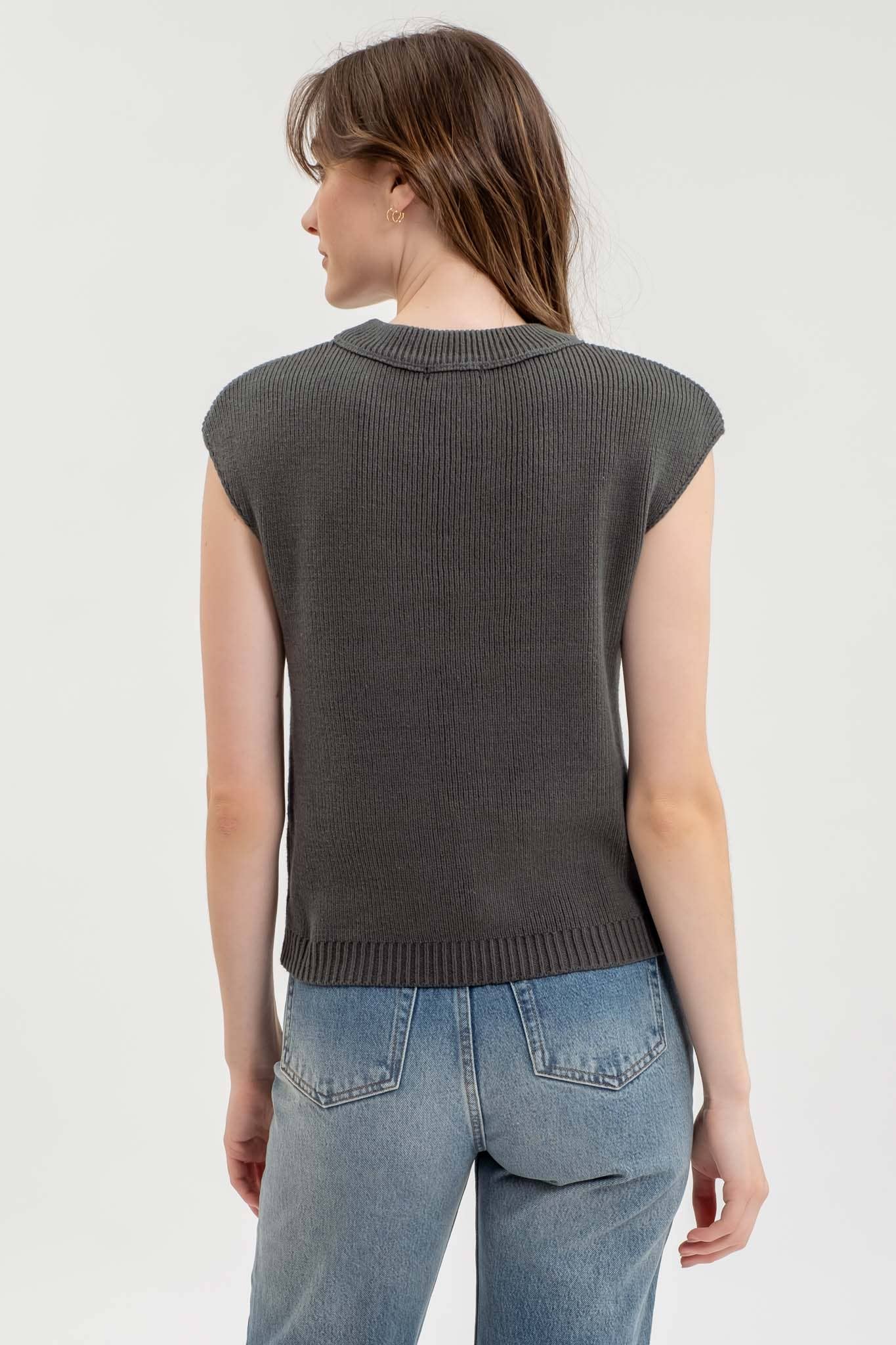 Blu Pepper - SLEEVELESS CREWNECK SWEATER KNIT TOP: TAN